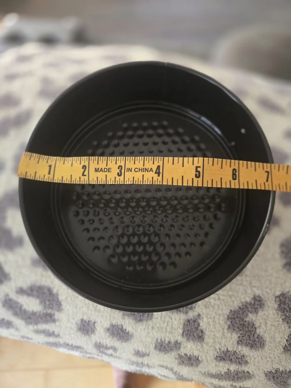 Nonstick Black Round Cake Pan with Textured Base - Home Kitchen Bakeware
